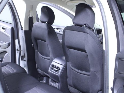 Used 2019 Ford Edge SE image 13