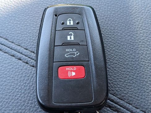 Used 2023 Toyota RAV4 XLE Premium image 29