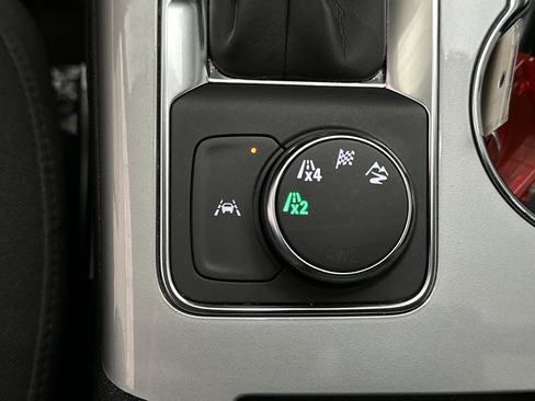 Used 2025 Chevrolet Blazer LT AWD/4WD image 31