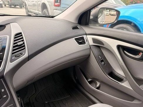 Used 2014 Hyundai Elantra SE FWD image 12