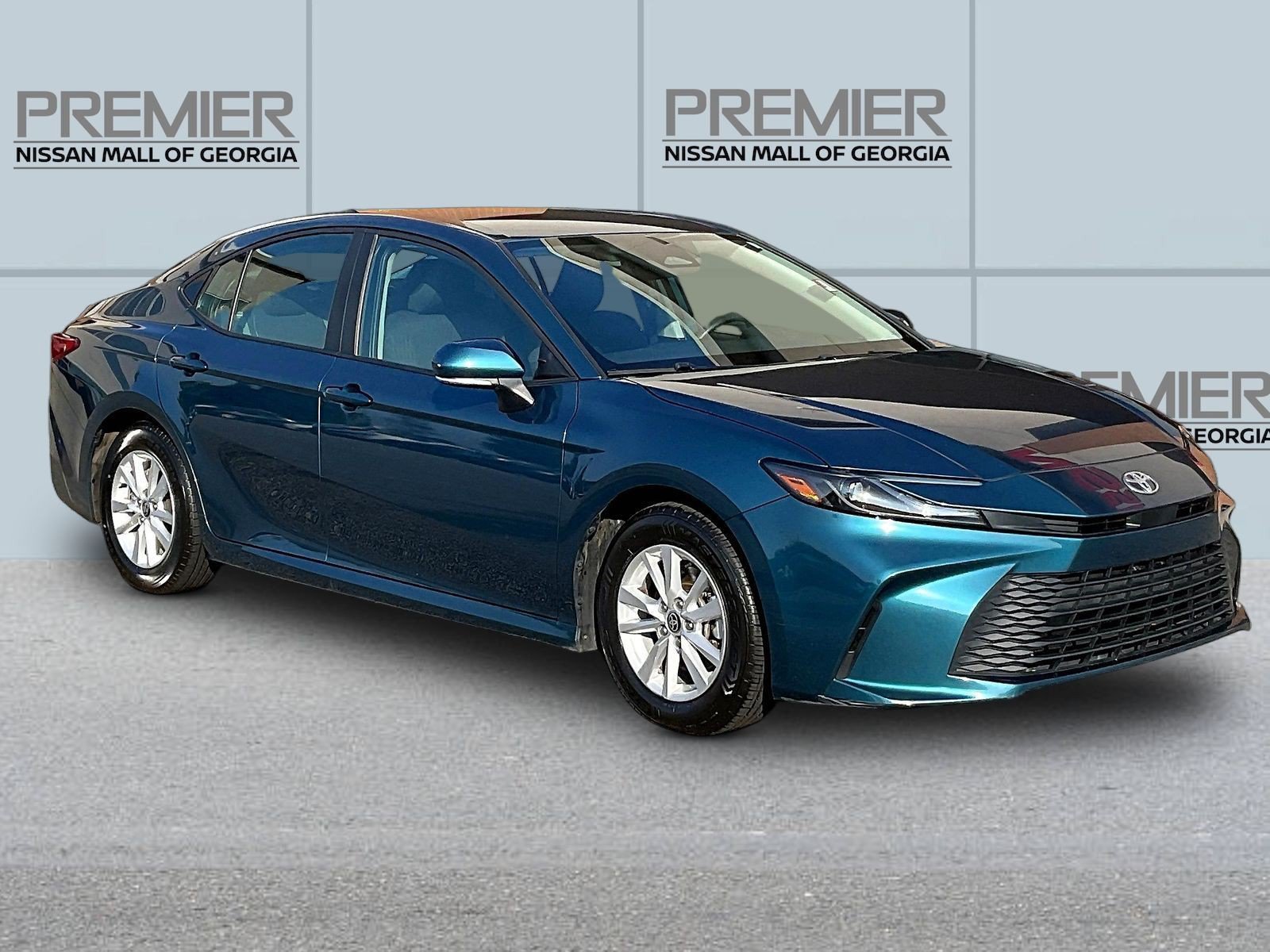 Used 2025 Toyota Camry LE FWD image 3