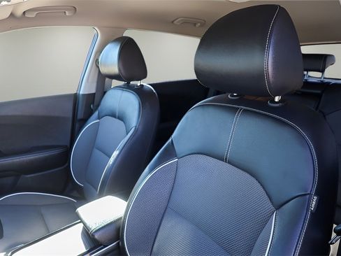 Used 2022 Kia Niro EX w/ Cold Weather Package image 10