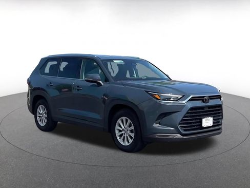 Used 2025 Toyota Grand Highlander FWD image 2