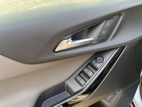Used 2026 Chevrolet Equinox LT w/ Convenience Package II image 12