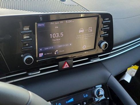 Used 2022 Hyundai Elantra SEL w/ Convenience Package FWD image 27