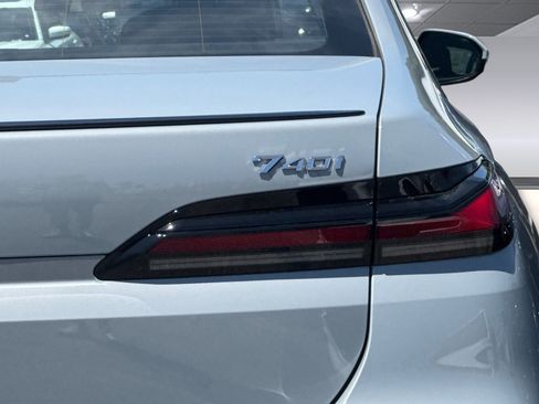 New 2025 BMW 740i image 12