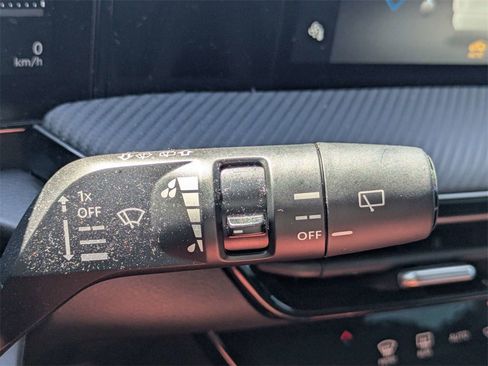 Used 2025 Nissan Kicks SR image 28