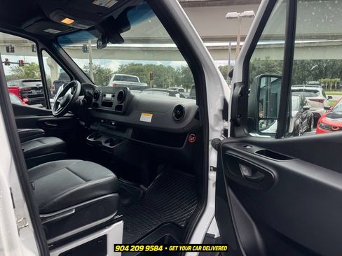 Used 2021 Mercedes-Benz Sprinter 2500 image 23