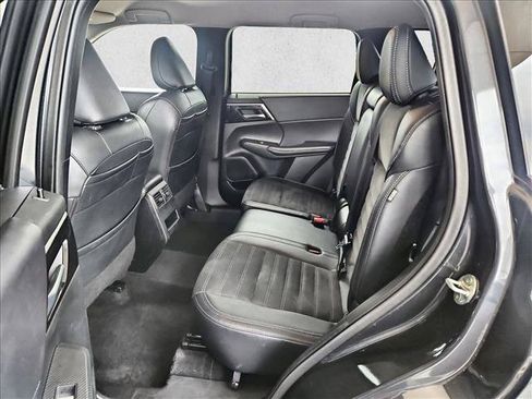 Used 2024 Mitsubishi Outlander SE FWD image 25
