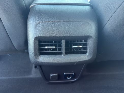 Certified 2018 Chevrolet Equinox LT w/ Sun & Infotainment Package AWD/4WD image 32