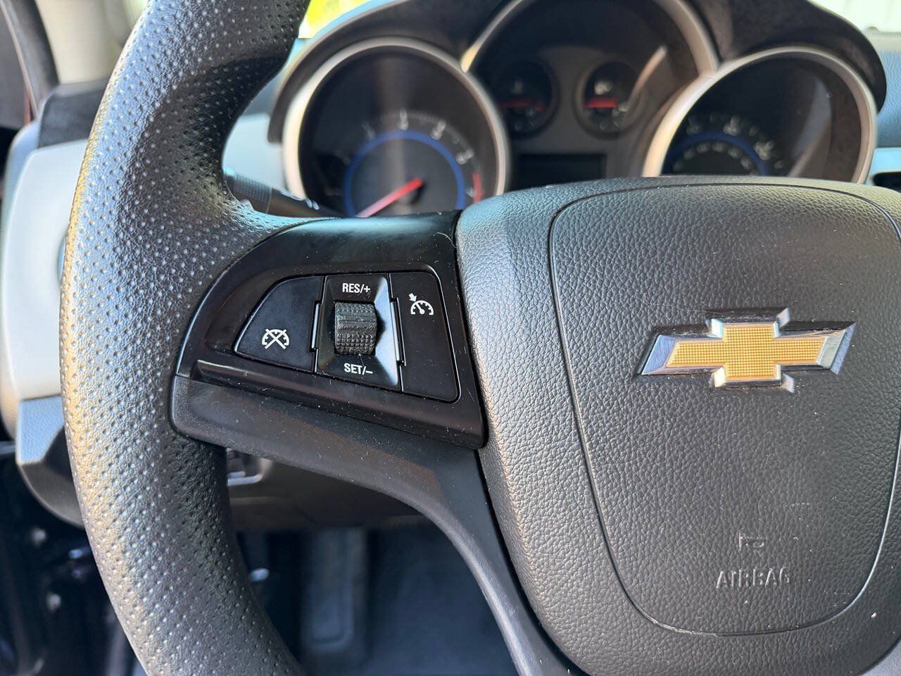 Used 2015 Chevrolet Cruze LT w/ Technology Package FWD image 20