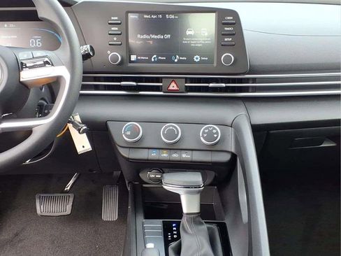New 2026 Hyundai Elantra SE FWD image 11