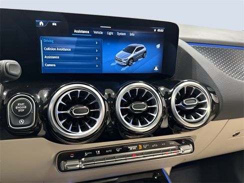 Used 2025 Mercedes-Benz GLA 250 4MATIC image 22