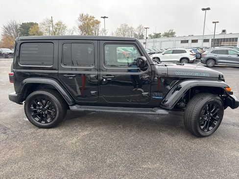 Used 2021 Jeep Wrangler Unlimited Sahara image 2
