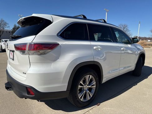 Used 2014 Toyota Highlander XLE image 3