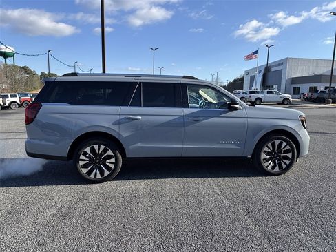 Used 2025 Ford Expedition Max Platinum w/ Driver's Package image 8