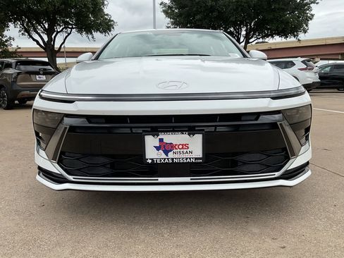 Used 2025 Hyundai Sonata SEL FWD image 2