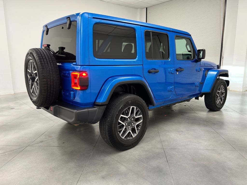 Used 2025 Jeep Wrangler Unlimited Sahara AWD/4WD image 9