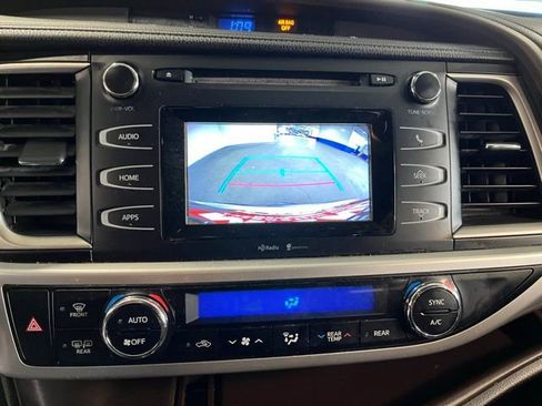 Used 2015 Toyota Highlander Plus AWD/4WD image 28