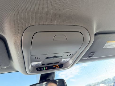 Used 2022 GMC Acadia AT4 image 27