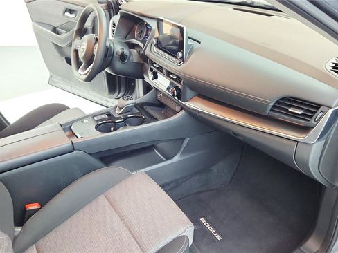 Used 2023 Nissan Rogue SV image 32