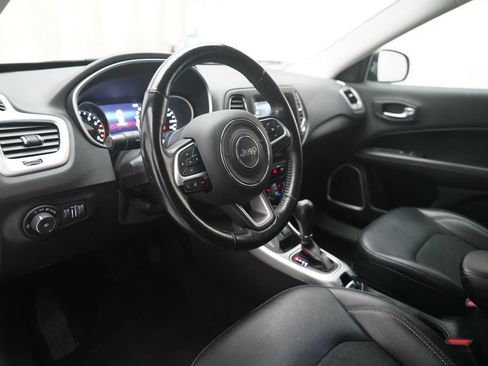 Used 2019 Jeep Compass Latitude w/ Popular Equipment Group AWD/4WD image 8