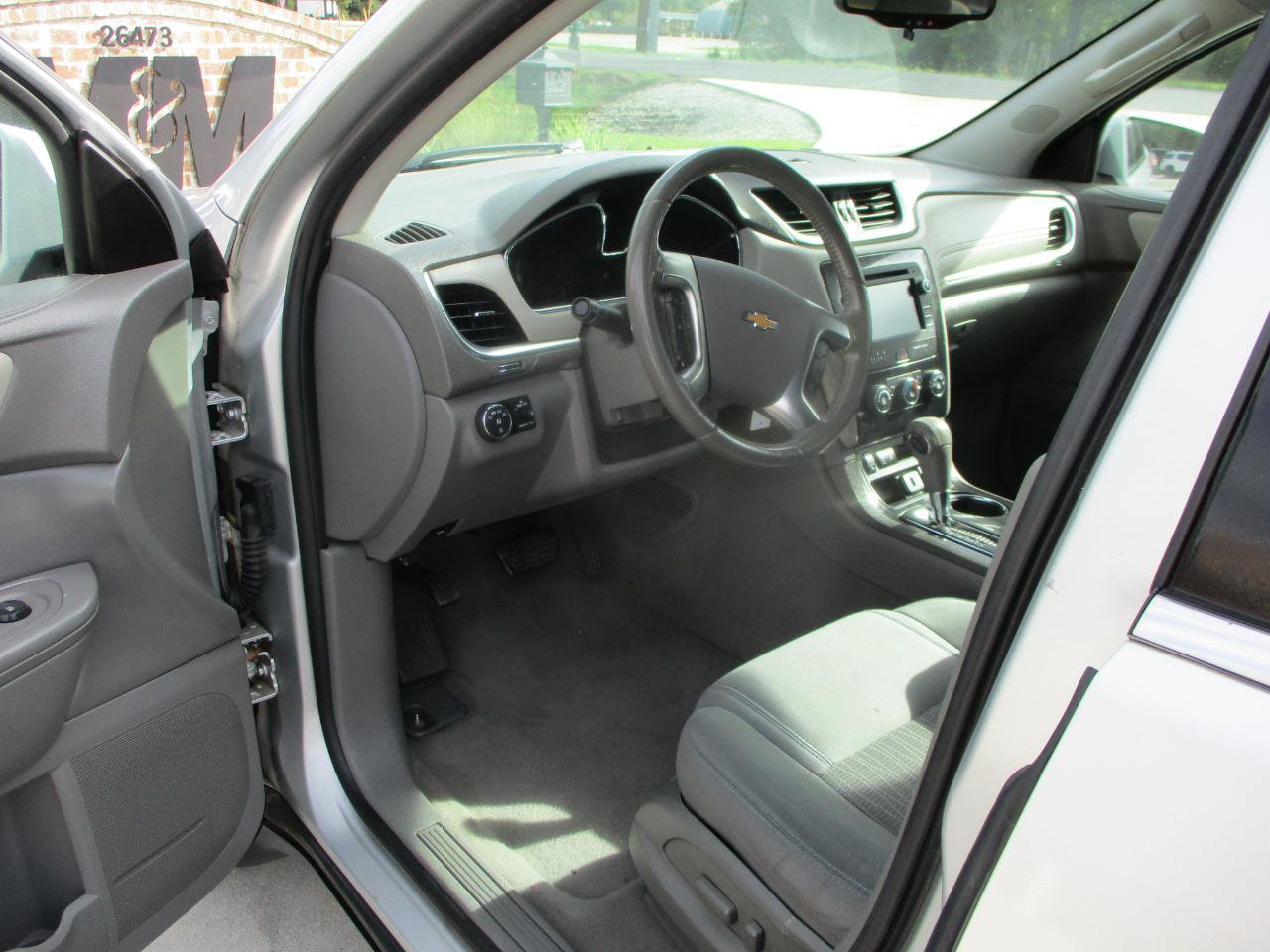 Used 2016 Chevrolet Traverse LT FWD image 12