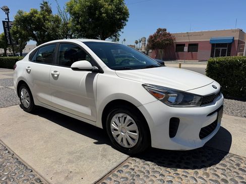 Used 2019 Kia Rio S FWD image 3