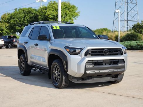 Used 2025 Toyota 4Runner SR5 AWD/4WD image 3