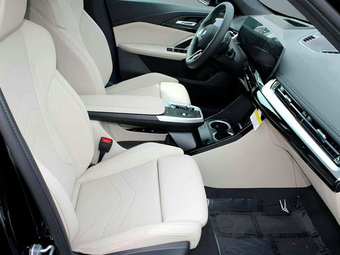 Used 2025 BMW X1 xDrive28i w/ Technology Package image 32