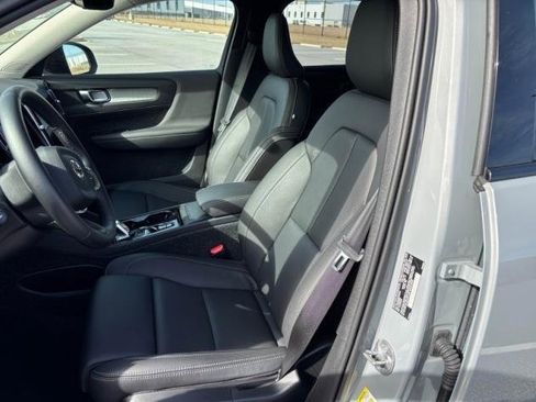 Certified 2025 Volvo XC40 B5 Plus image 2