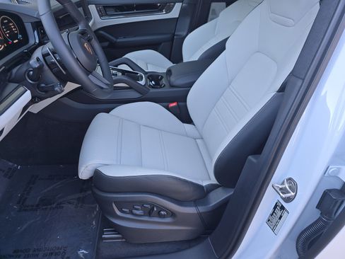 New 2026 Porsche Cayenne GTS image 5