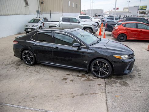Used 2019 Toyota Camry XSE image 6