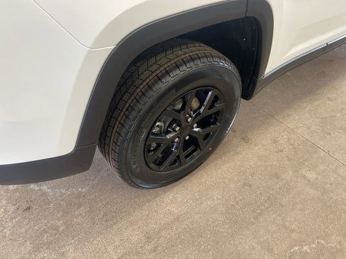 New 2026 Jeep Grand Cherokee Altitude image 15