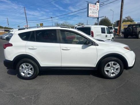 Used 2013 Toyota RAV4 LE image 2