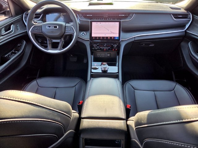 Certified 2025 Jeep Grand Cherokee Limited w/ Black Appearance Package AWD/4WD image 13