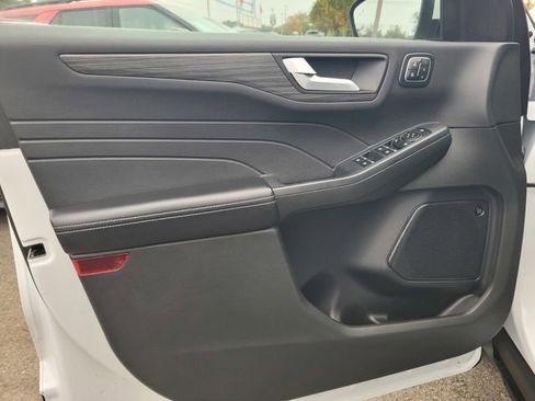 Certified 2023 Ford Escape SE w/ PHEV Premium Package image 16