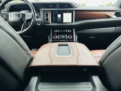 Used 2023 GMC Yukon XL Denali Ultimate w/ LPO, Floor Liner Package AWD/4WD image 33