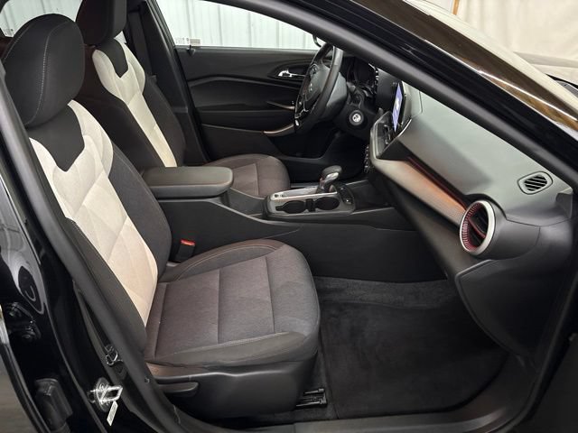 Used 2024 Chevrolet Trax RS FWD image 22