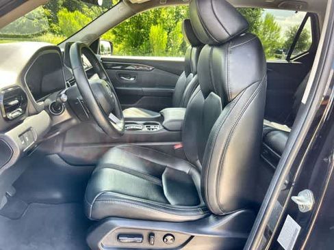 Certified 2025 Honda Pilot Touring image 11