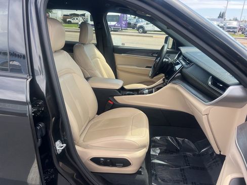 Used 2023 Jeep Grand Cherokee L Limited w/ Luxury Tech Group II AWD/4WD image 42