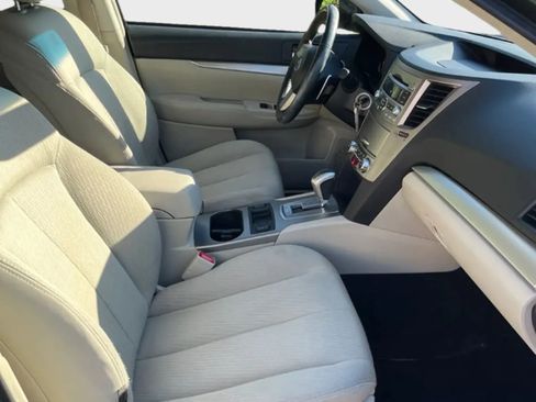 Used 2011 Subaru Outback 2.5i Premium w/ All-Weather Pkg AWD/4WD image 11