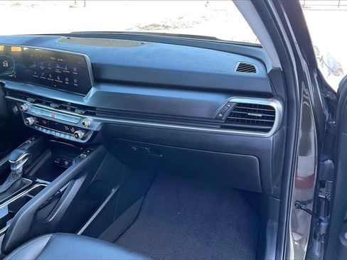 Used 2023 Kia Telluride S image 16