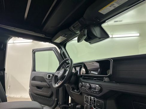 New 2026 Jeep Wrangler Unlimited Sahara AWD/4WD image 16