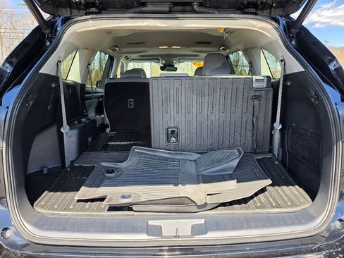 Used 2023 Toyota Highlander XLE AWD/4WD image 17