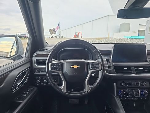 Used 2022 Chevrolet Suburban LT image 2