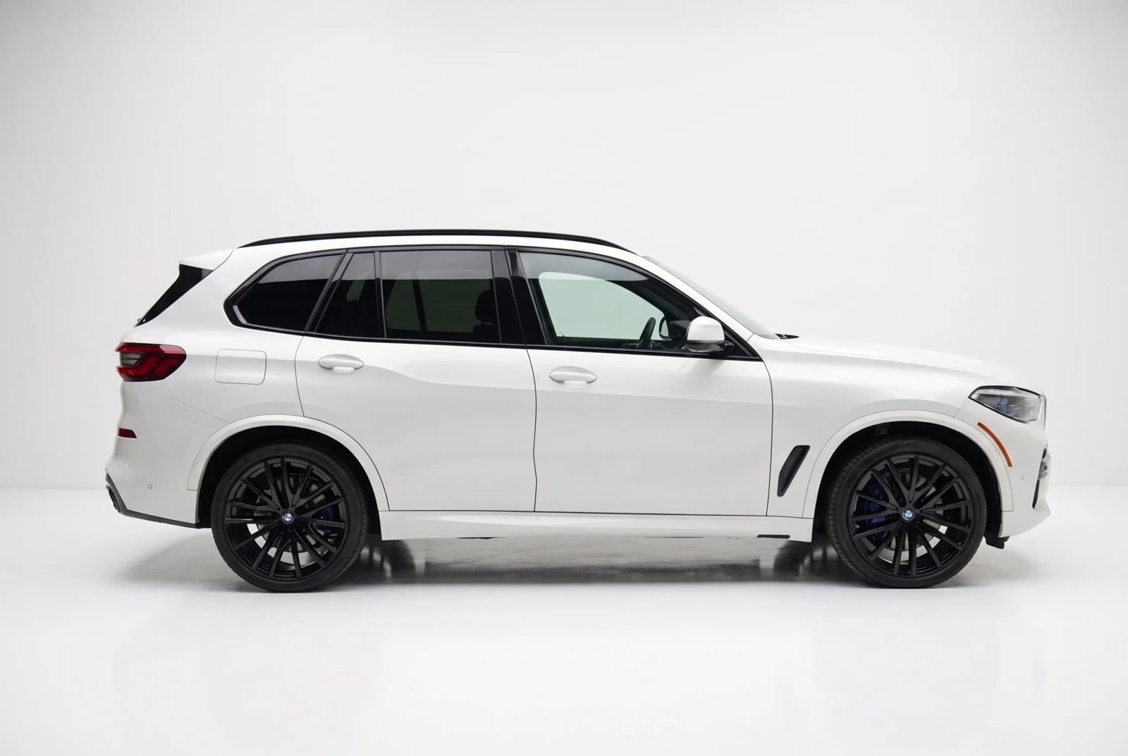 Used 2021 BMW X5 xDrive40i w/ M Sport Package AWD/4WD image 4