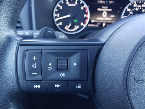 Used 2023 Nissan Rogue S image 32