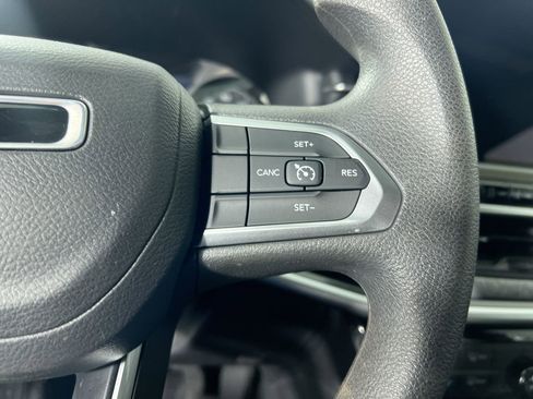 Used 2023 Jeep Compass Sport image 18