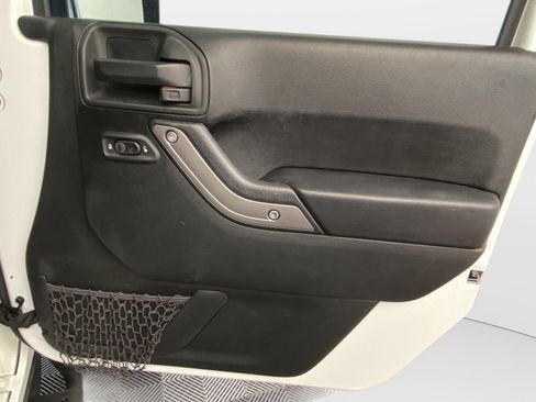 Used 2018 Jeep Wrangler Unlimited Sport S AWD/4WD image 7